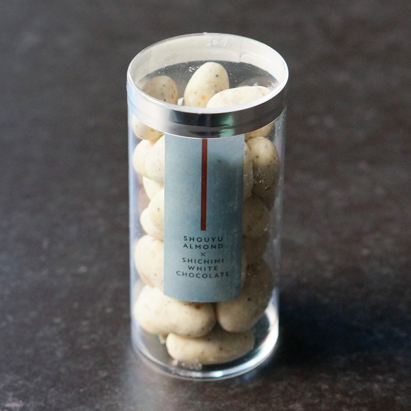 プティショコラ［醤油アーモンド 七味ホワイトチョコレート］